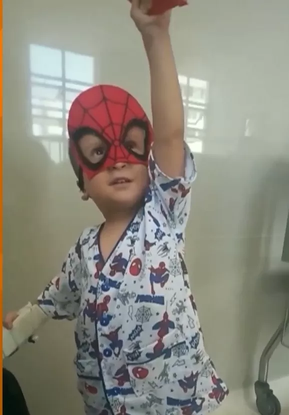 El pequeño Ian tiene 4 años y está librando una batalla contra la Leucemia/Foto: Más Espectáculos