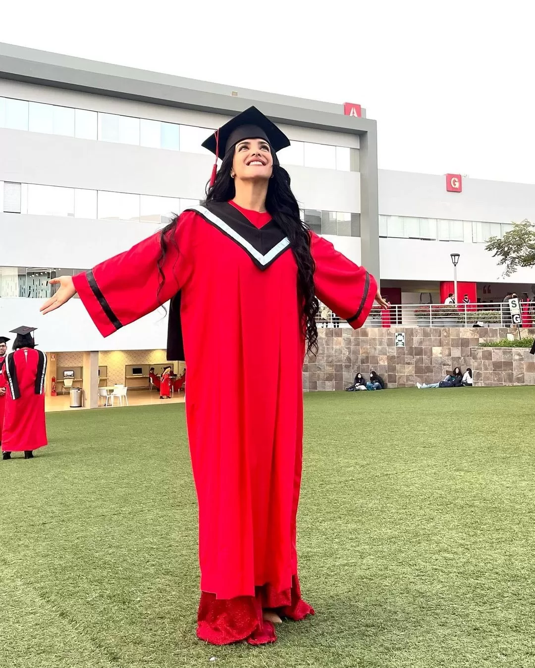 Rosangela Espinoza obtubo su bachiller en Marketing en junio de 2022/Foto: Instagram