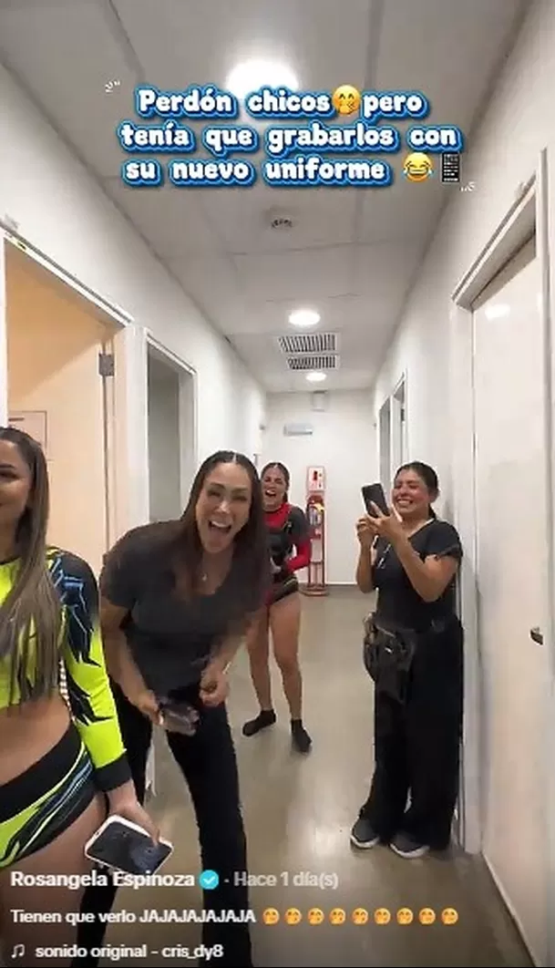 Rosángela Espinoza y demás guerreras atentas a nuevos uniformes de sus compañeros / Tiktok: rosangelaeslo Rosángela Espinoza y demás guerreras atentas a nuevos uniformes de sus compañeros / Tiktok: rosangelaeslo