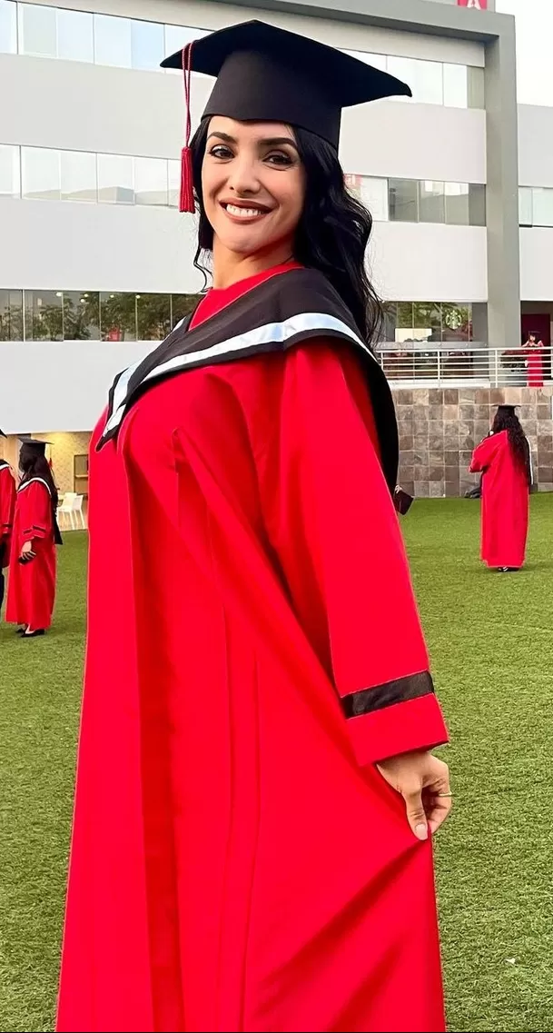 Rosángela Espinoza se graduó en el 2022 en la carrera de Marketing/ Foto: IG Rosángela