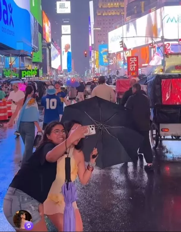 La integrante de 'Esto es guerra' viajó a Nueva York para celebrar su cumpleaños número 37 y terminó sorprendida cuando una seguidora la identificó en pleno Times Square y se acercó para fotografiarse con ella Video: Instagram @rosangelaeslo La integrante de 'Esto es guerra' viajó a Nueva York para celebrar su cumpleaños número 37 y terminó sorprendida cuando una seguidora la identificó en pleno Times Square y se acercó para fotografiarse con ella Video: Instagram @rosangelaeslo
