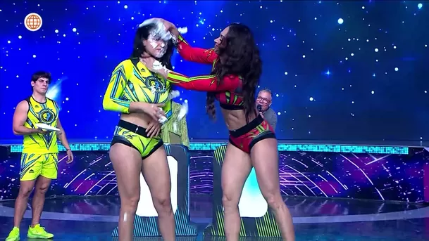 Rosángela Espinoza renunció a EEG tras tortazo de Melissa Loza / AméricaTV Rosángela Espinoza renunció a EEG tras tortazo de Melissa Loza / AméricaTV