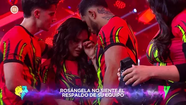 Rosángela Espinoza rompió en llanto al ser combatiente / AméricaTV Rosángela Espinoza rompió en llanto al ser combatiente / AméricaTV