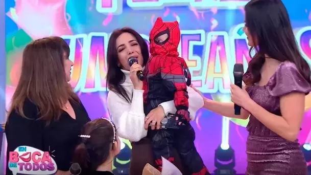 Rosángela Espinoza recibió la sorpresa de su sobrino en pleno programa / Captura 