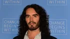 Russell Brand fue acusado por cuatro mujeres de violación, agresión sexual y maltrato emocional 