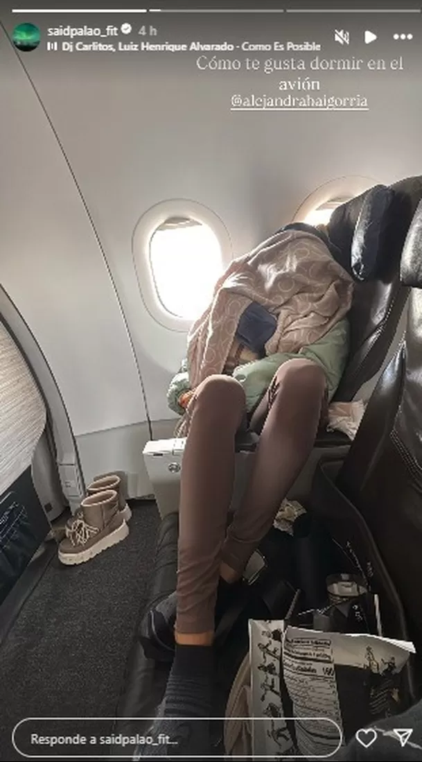 Said Palao expuso a Alejandra Baigorria durmiendo en el avión. Fuente: instagram