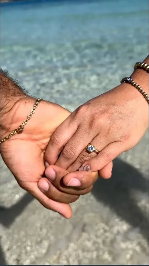 Este es el anillo de compromiso que Said Palao le entregó a Alejandra Baigporria en Filipinas/Foto: Instagram