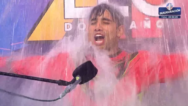 Said Palao sufrió durante duchazo con agua fría. Fuente: AméricaTV Said Palao sufrió durante duchazo con agua fría. Fuente: AméricaTV