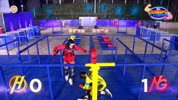 Said Palao sufrió terrible resbalón que lo hizo perder contra Leandro. Fuente: AméricaTV