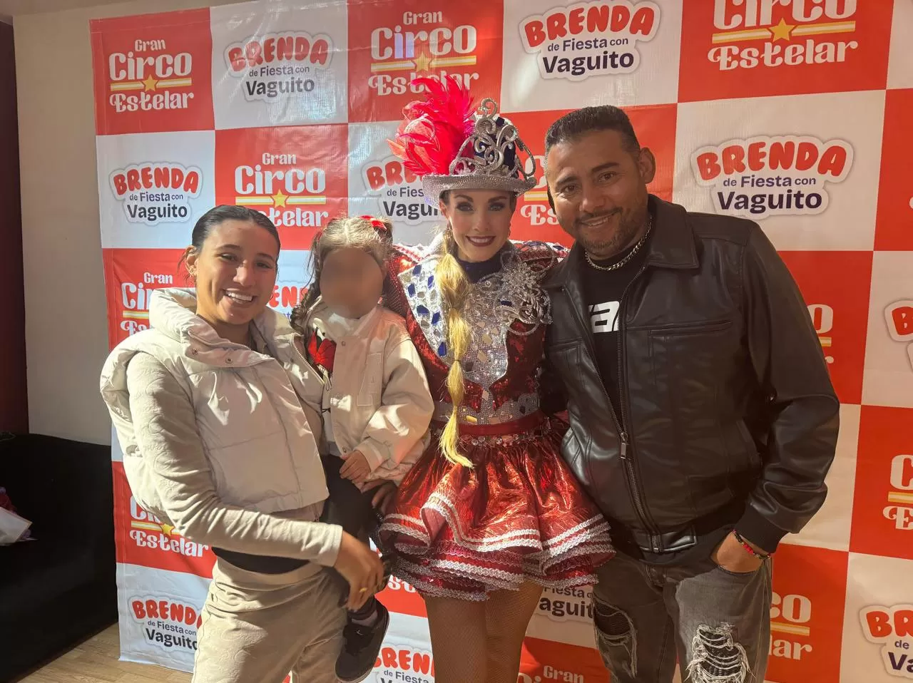 Samahara Lobatón, su hija y Abel Lobtón en el circo de Brenda Carvalho / Difusión 