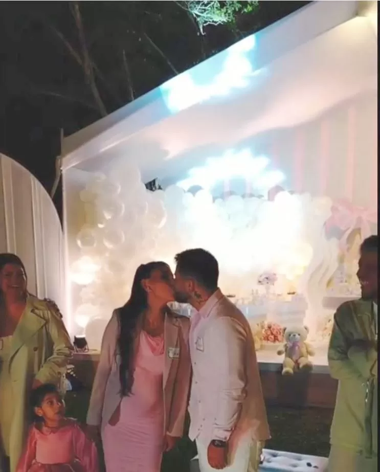 Este beso confirma la reconciliación de Bryan Torres y Samahara Lobatón/Foto: Instagram