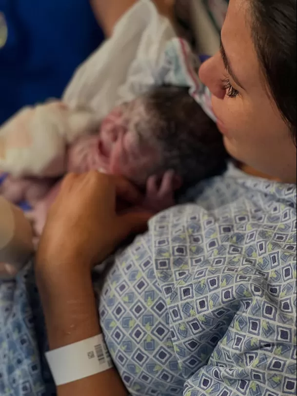 Samahara Lobatón y su conmovedor llanto al conocer a su tercer bebé. Fuente: Instagram