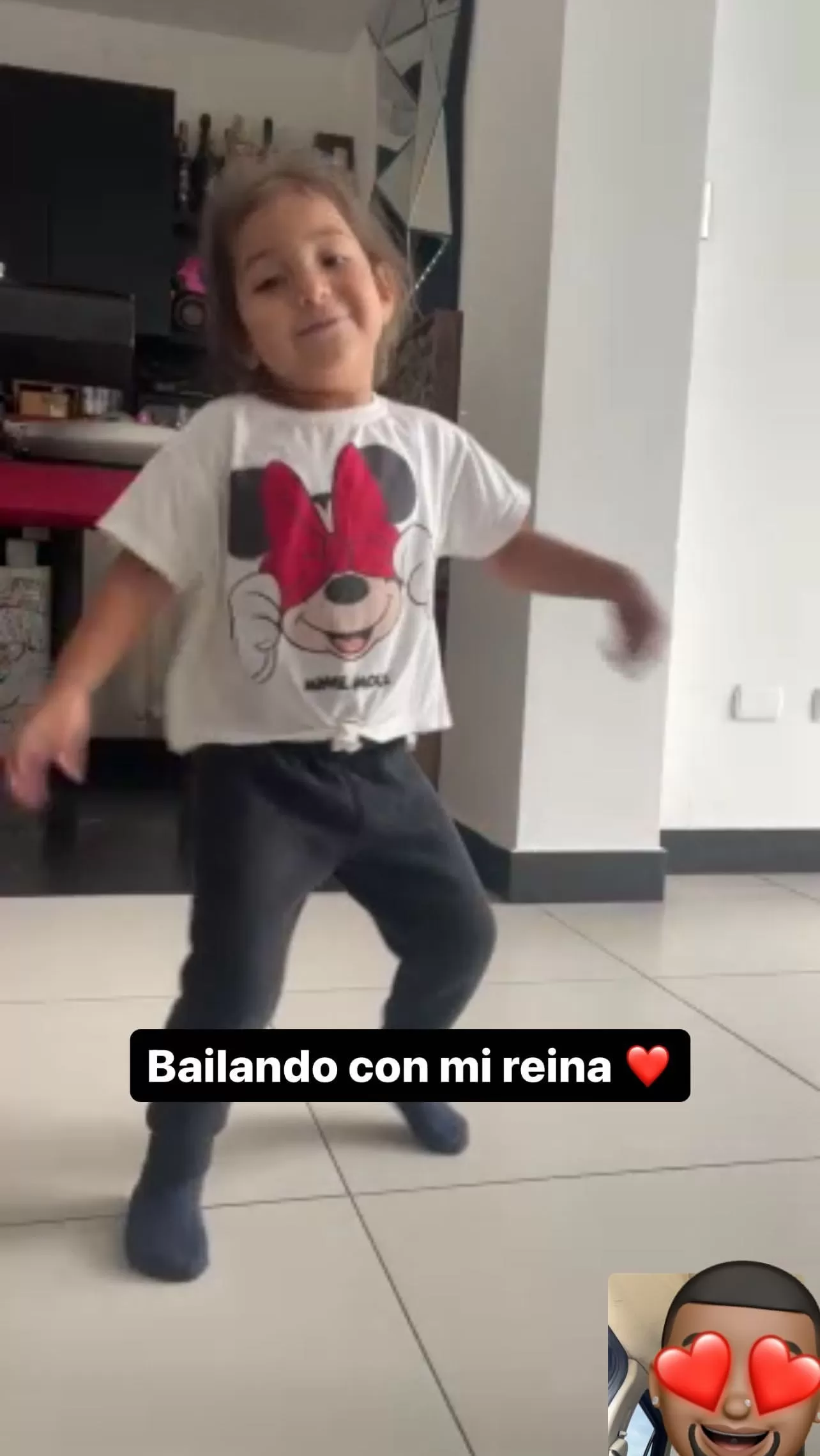 Youna se comunica con su hija Xianna / Instagram