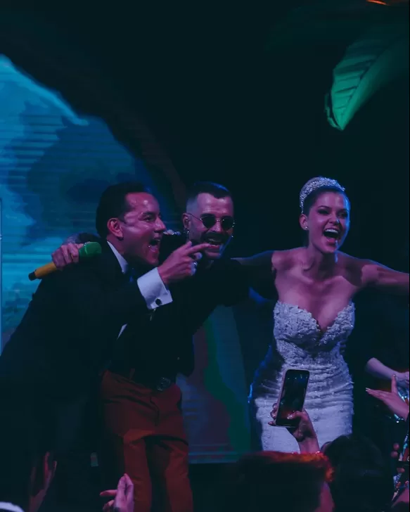 Mike Bahía cantó en la boda de Richard Acuña y Brunella Horna / Instagram