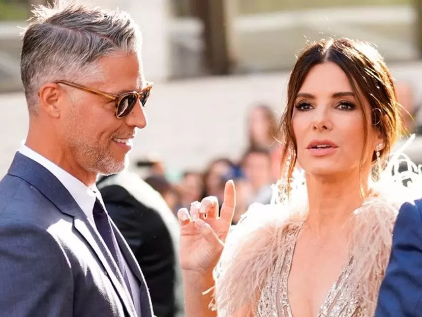 Bryan Randall y Sandra Bullock en el backstage de Ocean / Foto: People