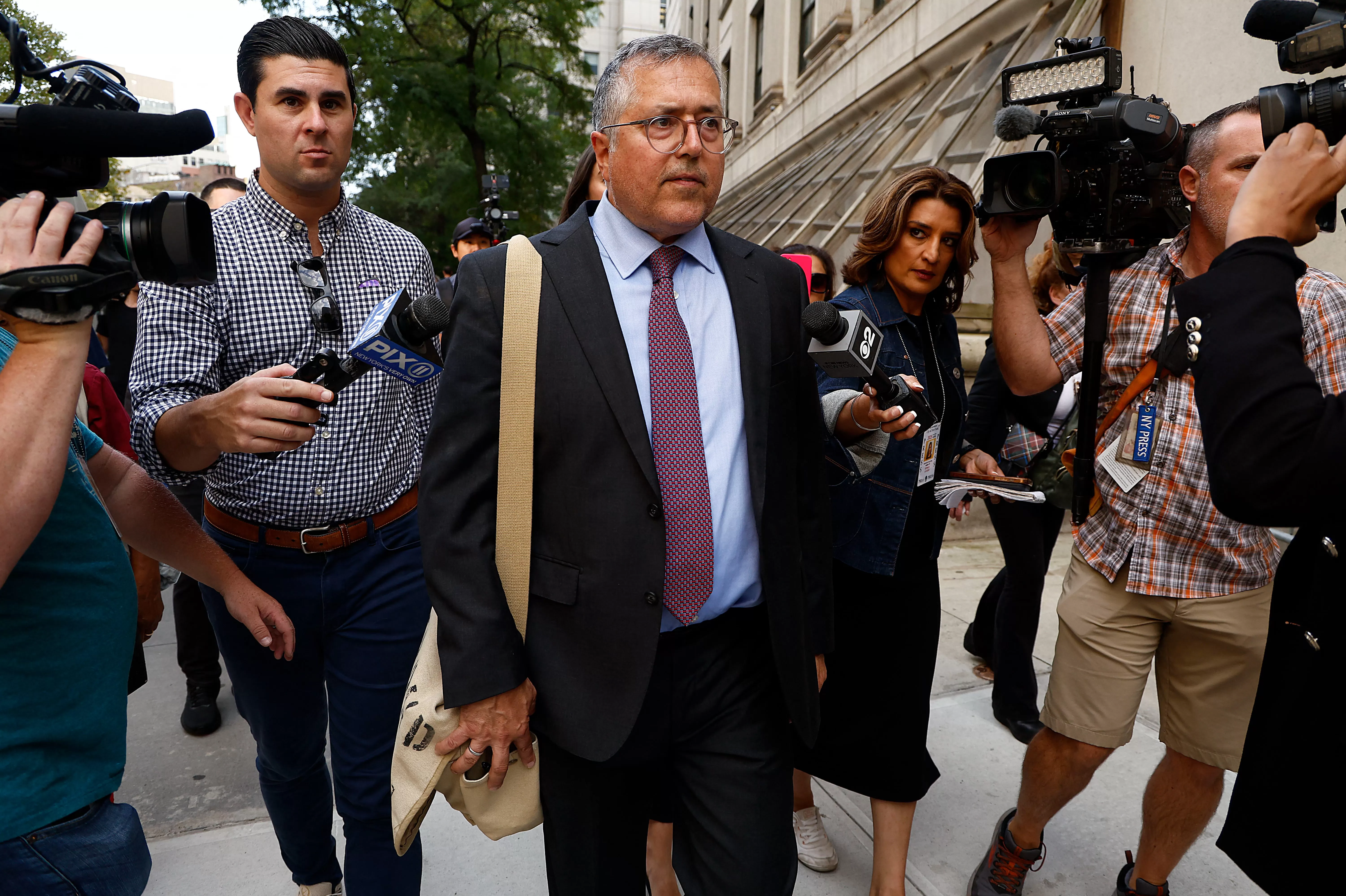 Marc Agnifilo, abogado de Sean 'Diddy' Combs, durante su llegada a la corte federal. Fuente: AFP