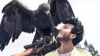 Sebastián Yatra recibió picotazo de águila durante visita a club de fútbol. Foto y video: Instagram