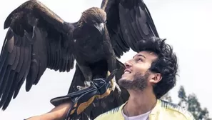 Sebastián Yatra recibió picotazo de águila durante visita a club de fútbol. Foto y video: Instagram