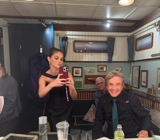 Martin Short, compañero de Selena en la serie ‘Only Murders in the Building’, será el encargado de llevar los anillos en la ceremonia / Instagram