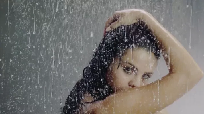 Selena Gómez desnuda en 'Good For You'. Captura Selena Gómez desnuda en 'Good For You'. Captura