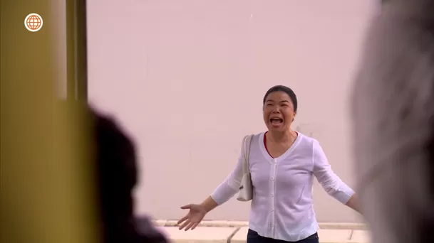 Señora Li se desmayó al ver destruído local que alquiló a Jimmy y Alessia. Fuente: AméricaTV