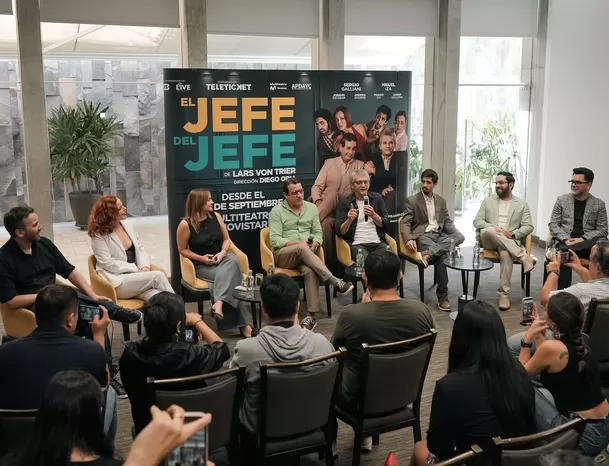 Sergio Galliani y Miguel Iza se junta con sus hijos en obra 'El jefe del jefe' / IG: @eljefedeljefe.pe Sergio Galliani y Miguel Iza se junta con sus hijos en obra 'El jefe del jefe' / IG: @eljefedeljefe.pe