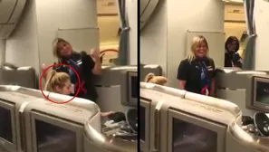 Aeromoza le baila el 'Waka Waka' a Shakira en un avión. Video: Youtube