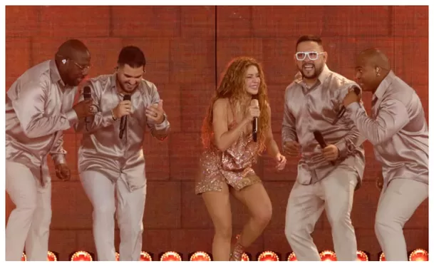 Shakira y Grupo Niche en el escenario/Instagram Shakira y Grupo Niche en el escenario/Instagram