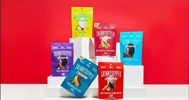 En el 2020 Shakira invirtió en la compra de una empresa de bocaditos de almendras denominada ‘Skinny Dipped’/Foto: Forbes