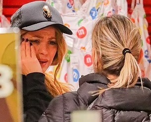 Shakira fue captada llorando en tienda en Nueva York : ¿Por culpa de Gerard Piqué?