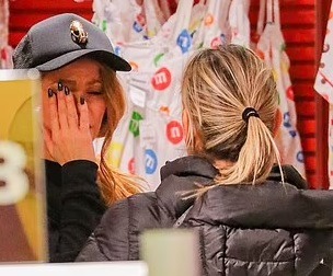 Shakira fue captada llorando en tienda en Nueva York : ¿Por culpa de Gerard Piqué?