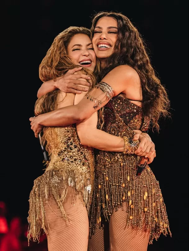 Shakira y Anitta juntas en el escenario de Copacabana / Instagram 