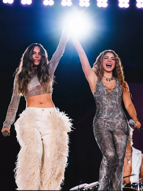 Shakira y Belinda remecieron al público al interpretar 'Día de enero'  en el Estadio GNP Seguros / Instagram