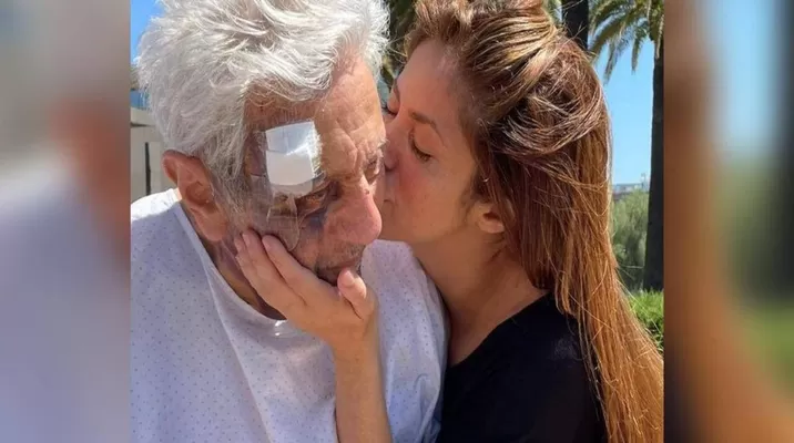 Shakira protagoniza emotivo video con su papá tras delicado accidente Shakira protagoniza emotivo video con su papá tras delicado accidente