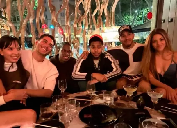 Cena entre equipo Mercedes Benz, Lewis hamilton y Shakira  / Foto:  El Colombiano