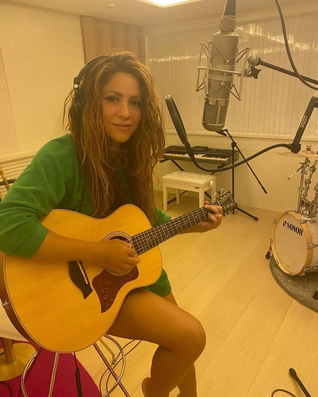 Para crear este éxito musical Shakira llevó un apunte con las frases que debía incluir en la letra del tema/ Foto: IG Shakira