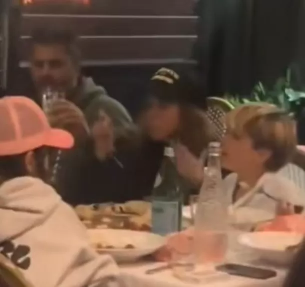 Shakira y Antonio de la Rúa en una cena en San Diego, en Estados Unidos / TikTok Shakira y Antonio de la Rúa en una cena en San Diego, en Estados Unidos / TikTok