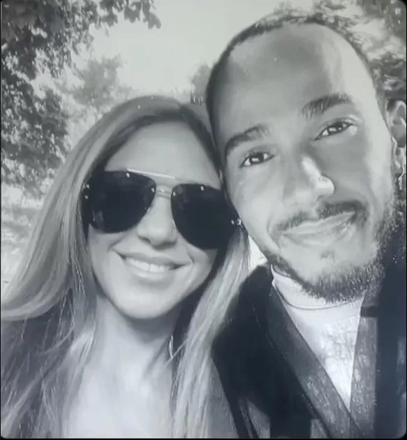 Hace unos días se hizo pública la primera selfie de Shakira y Lewis Hamilton/ Foto: Infobae