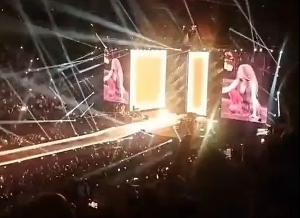 Shakira se cayó mientras bailaba al ritmo de 'Suerte' / Captura