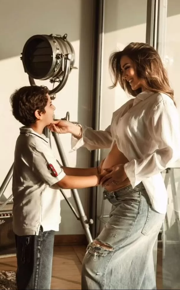 La ex Miss Perú compartió una tierna sesión de fotos por el Día del Niño, donde mostró por primera vez su pancita durante esta nueva etapa y dedicó un emotivo mensaje a su bebé. La ex Miss Perú compartió una tierna sesión de fotos por el Día del Niño, donde mostró por primera vez su pancita durante esta nueva etapa y dedicó un emotivo mensaje a su bebé.