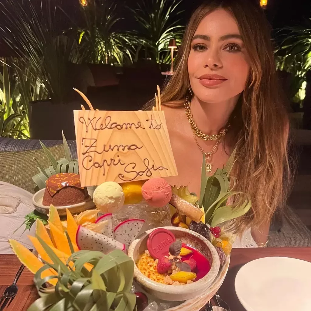 Vergara actualmente está celebrando su 51 cumpleaños con sus mejores amigos en Capri, Italia. Fuente: Instagram