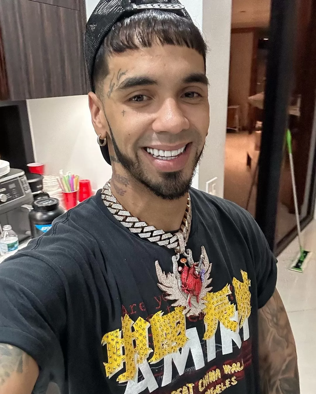 Anuel demostró ser tan humano como cualquiera a una de sus seguidoras con singular respuesta / Foto: IG Anuel AA