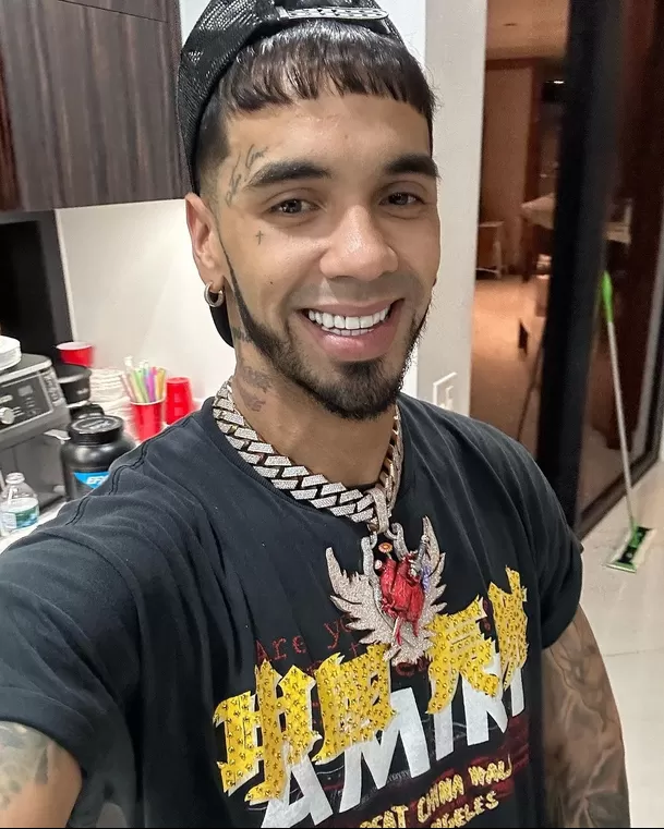 Anuel demostró ser tan humano como cualquiera a una de sus seguidoras con singular respuesta / Foto: IG Anuel AA