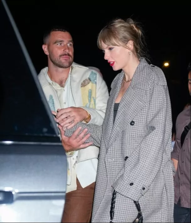 Taylor Swift y Travis Kelce disfrutaron de una cena en Nueva York. Fuente: AFP