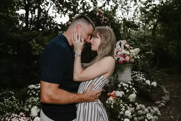 Taylor Swift y Travis Kelce se comprometieron en agosto de 2025 / IG: @taylorswift