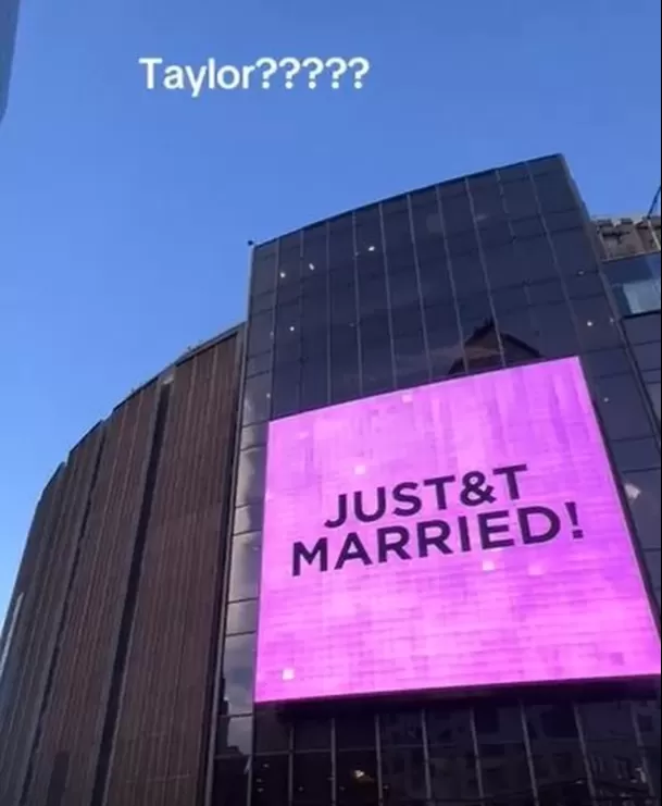 La pantalla en el interior del Madison Square Garden anunció que Taylor Swift y Travis Kelce ya estaban casados / TikTok: @_daya.md