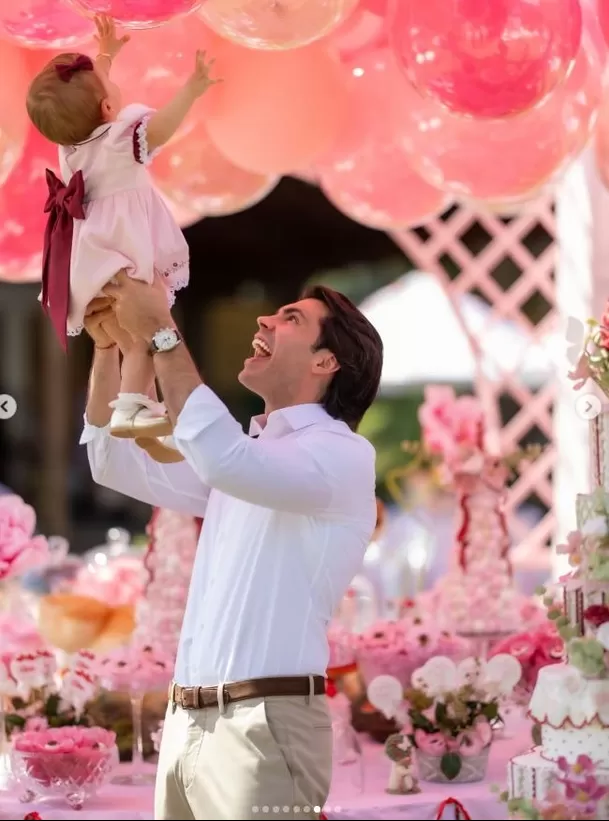 La nutricionista brasileña y el empresario Gabriel Ferreira tiraron la casa por la ventana para festejar el primer año de su pequeña Elisa. Foto: IG @lealthaisa