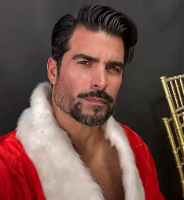 Thalía cambia al viejo Santa por un modelo en su nuevo video navideño/ Ig: @giancarlo.pasqualotto Thalía cambia al viejo Santa por un modelo en su nuevo video navideño/ Ig: @giancarlo.pasqualotto