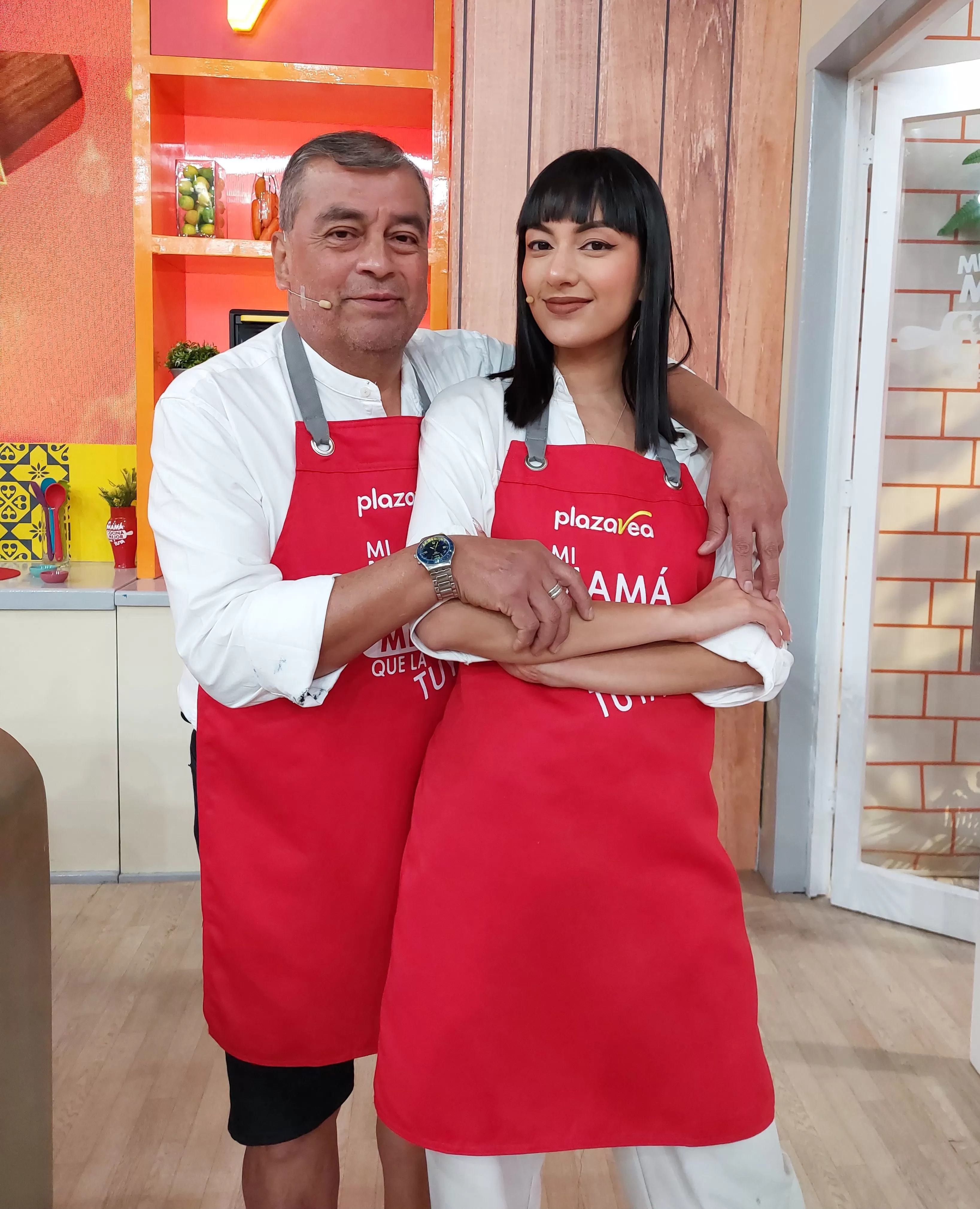 Brenda Matos y su papá en 'Mi mamá cocina mejor que la tuya'