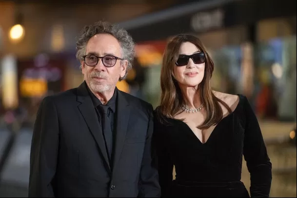 Tim Burton y Monica Bellucci enviaron un comunicado para anunciar su separación / AFP Tim Burton y Monica Bellucci enviaron un comunicado para anunciar su separación / AFP